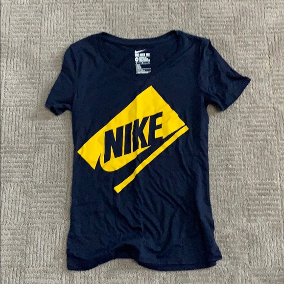 Nike T-shirt - Picture 1 of 1